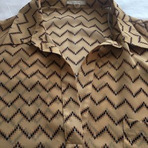 Pleione sheer sleeveless V-neck blouse with pocket